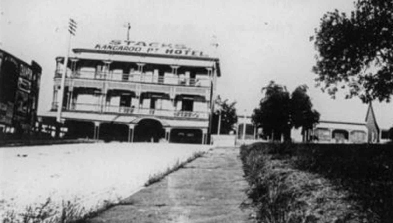 Story Bridge Hotel as The Kangaroo Point Hotel